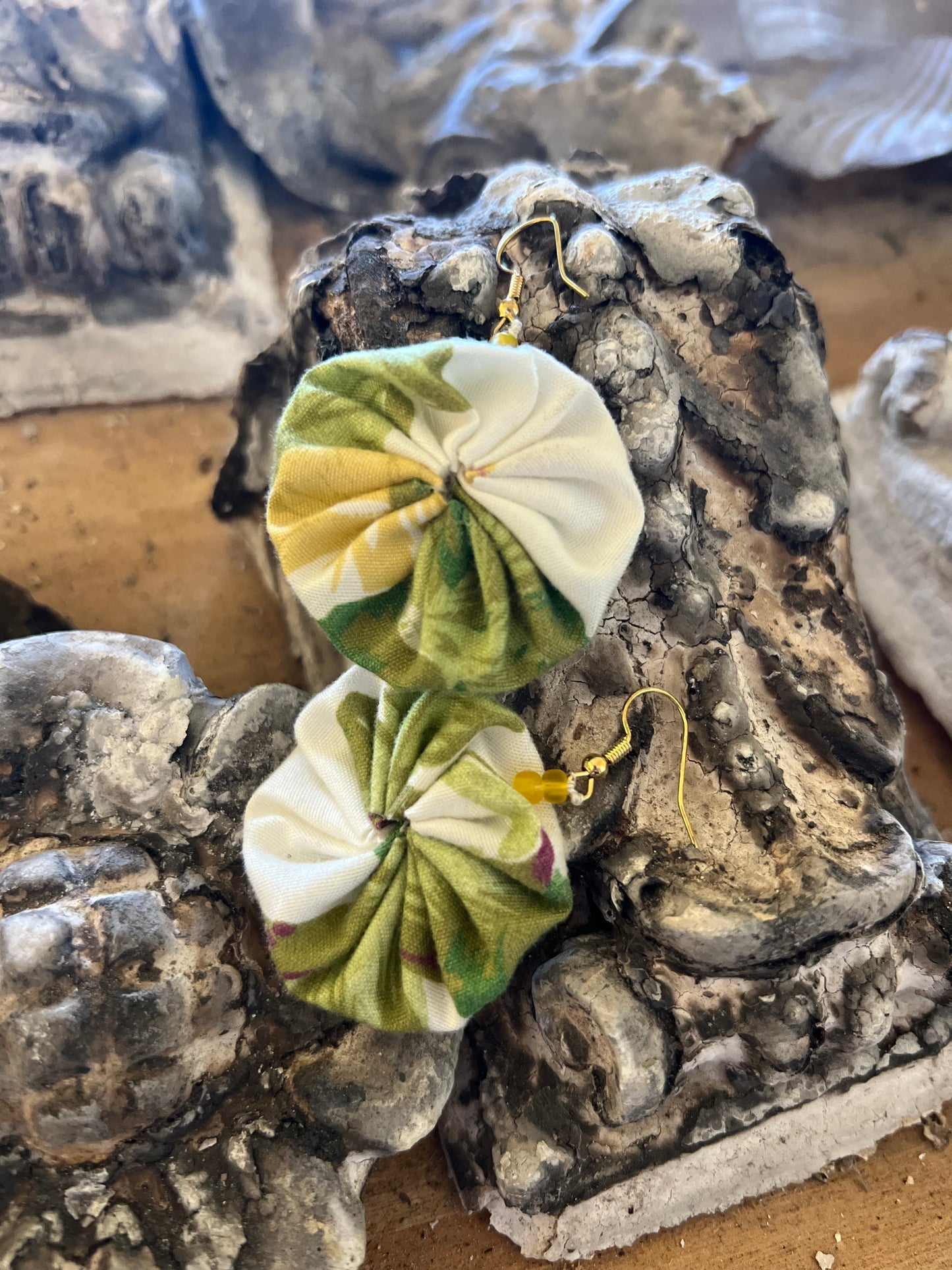 Pantallas (aretes) de rositas