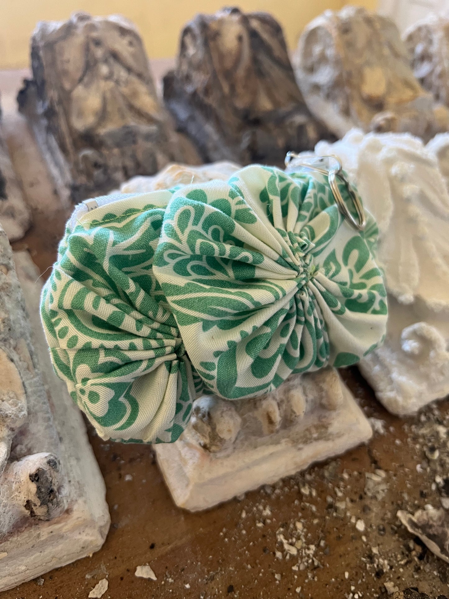 Monedero de rositas verde