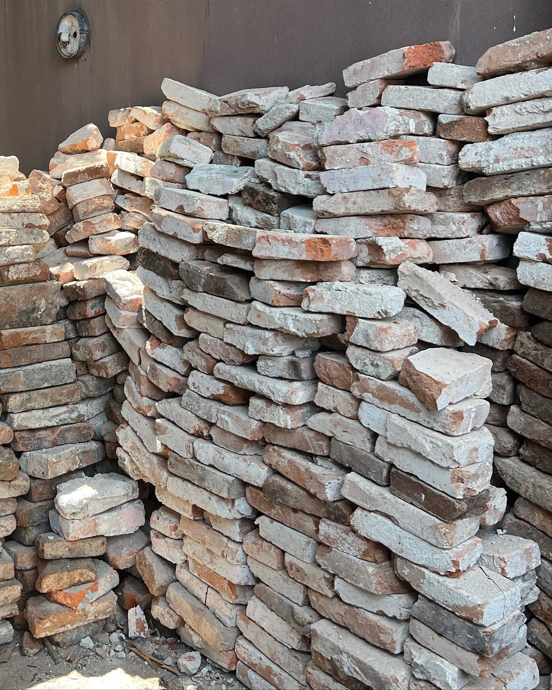 Brigada de Microproyectos: Casa Sol y Ural Studio unen fuerzas con Casa Rosa Luisa