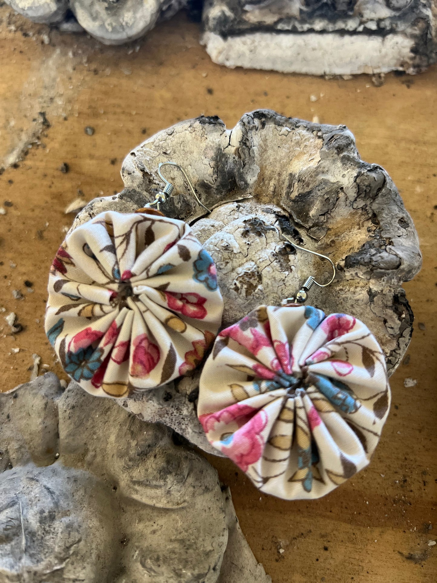 Pantallas (aretes) de rositas
