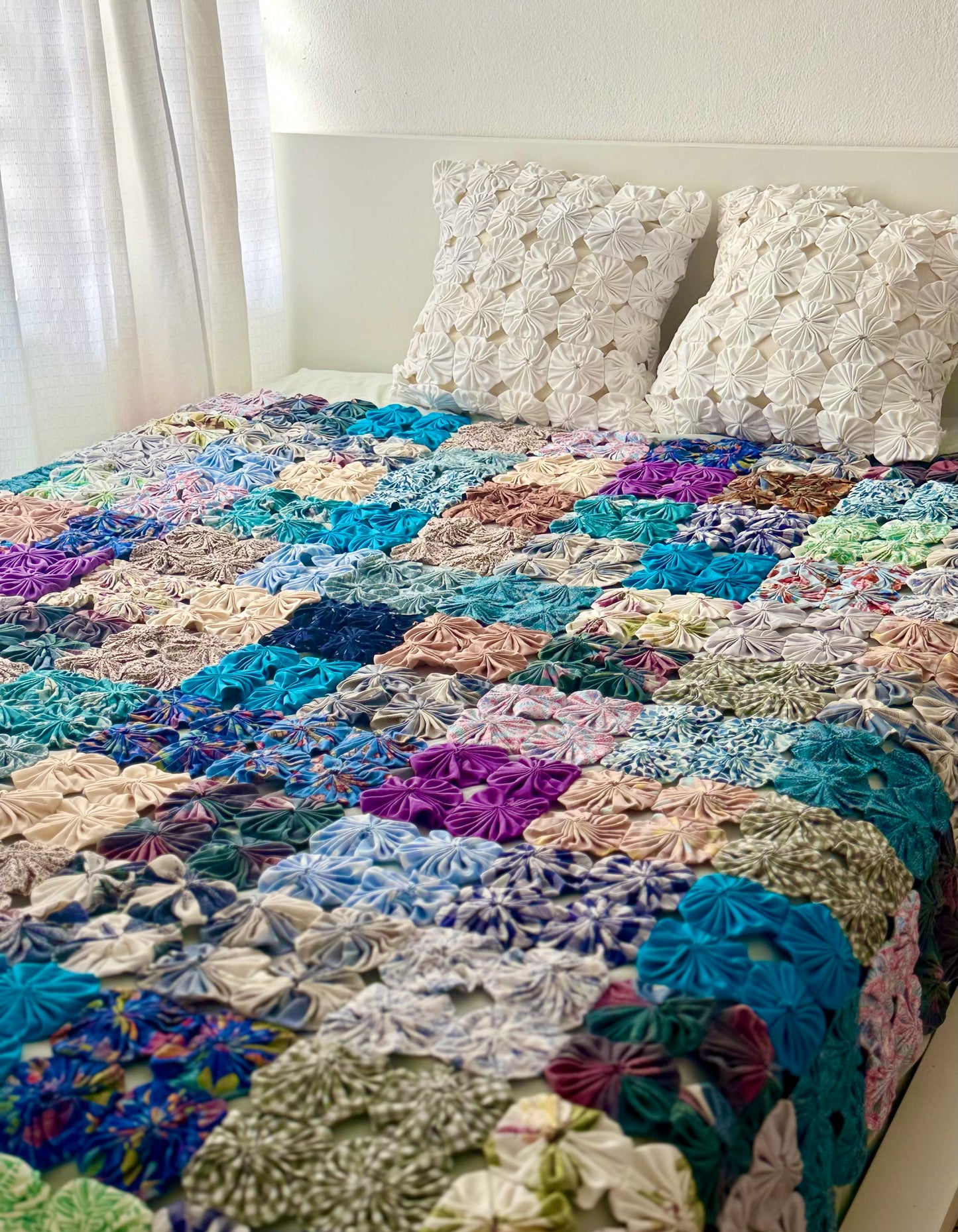 Colcha de rositas multicolor Queen